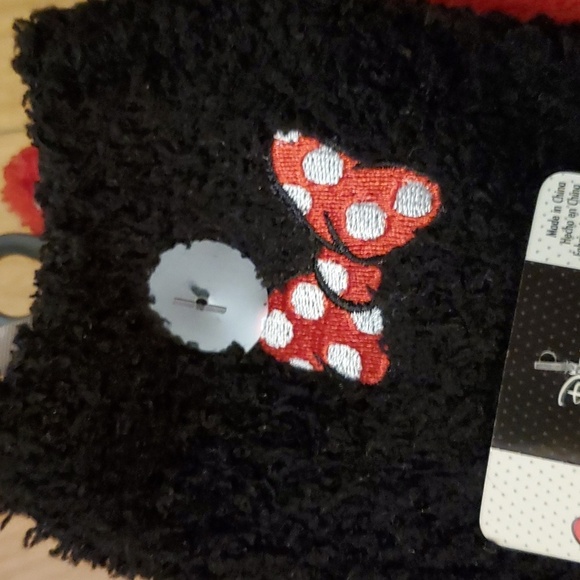 NWT Disney Minnie Mouse pack of 2 pair of fuzzy socks. Black. Red, polka dot. - Picture 3 of 5